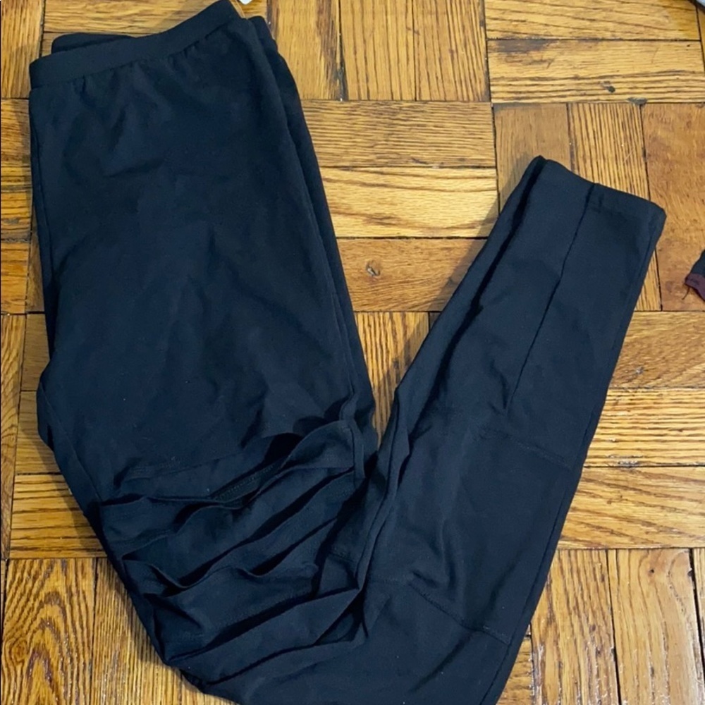 NWT Abound leggings with cut up holes on thighs
